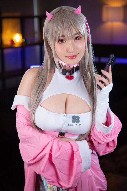 爆乳デカ尻バイパーコス美女